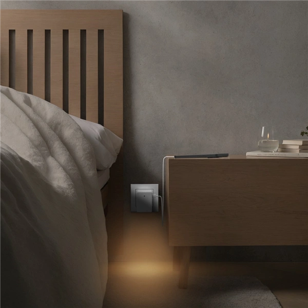 Hama noční/orientační LED světlo, do zásuvky, 1x USB-A, 1x USB-C, soumrakový senzor